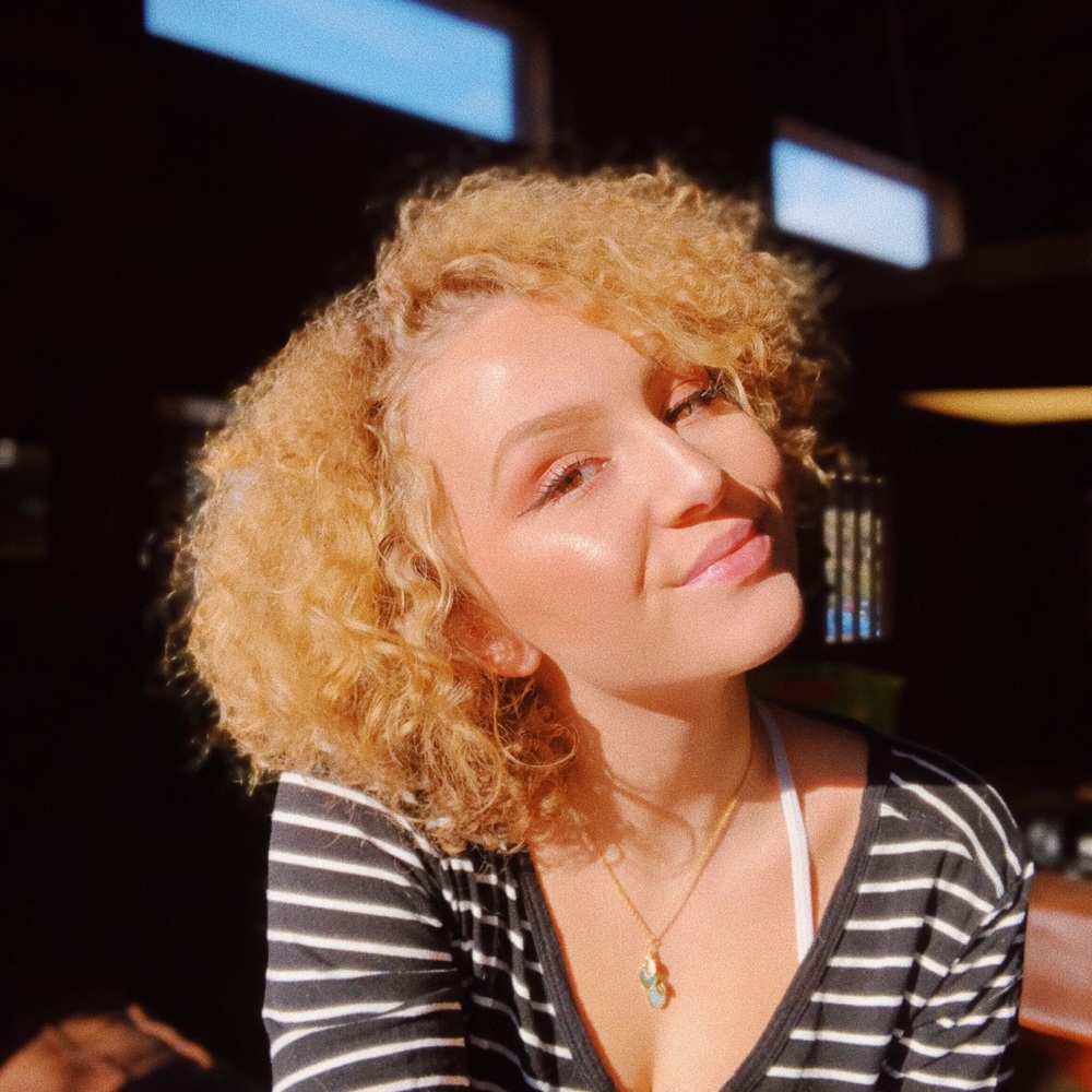 Meet your Posher, Alexis